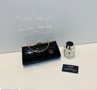 Girl's Metal Plain Fancy Clutch