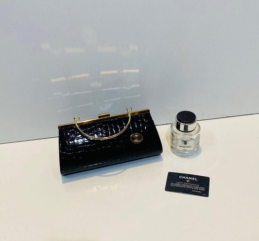 Girl's Metal Plain Fancy Clutch