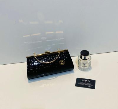 Girl's Metal Plain Fancy Clutch