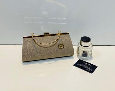 Girl's Metal Plain Fancy Clutch