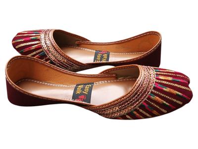 Women's Velvet Embroidered Semi-Formal Khussa